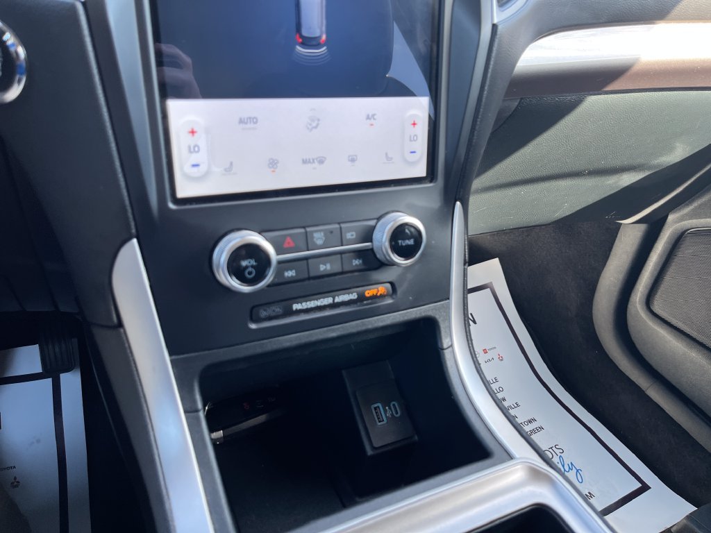 Used 2024 White Ford SEL image 19