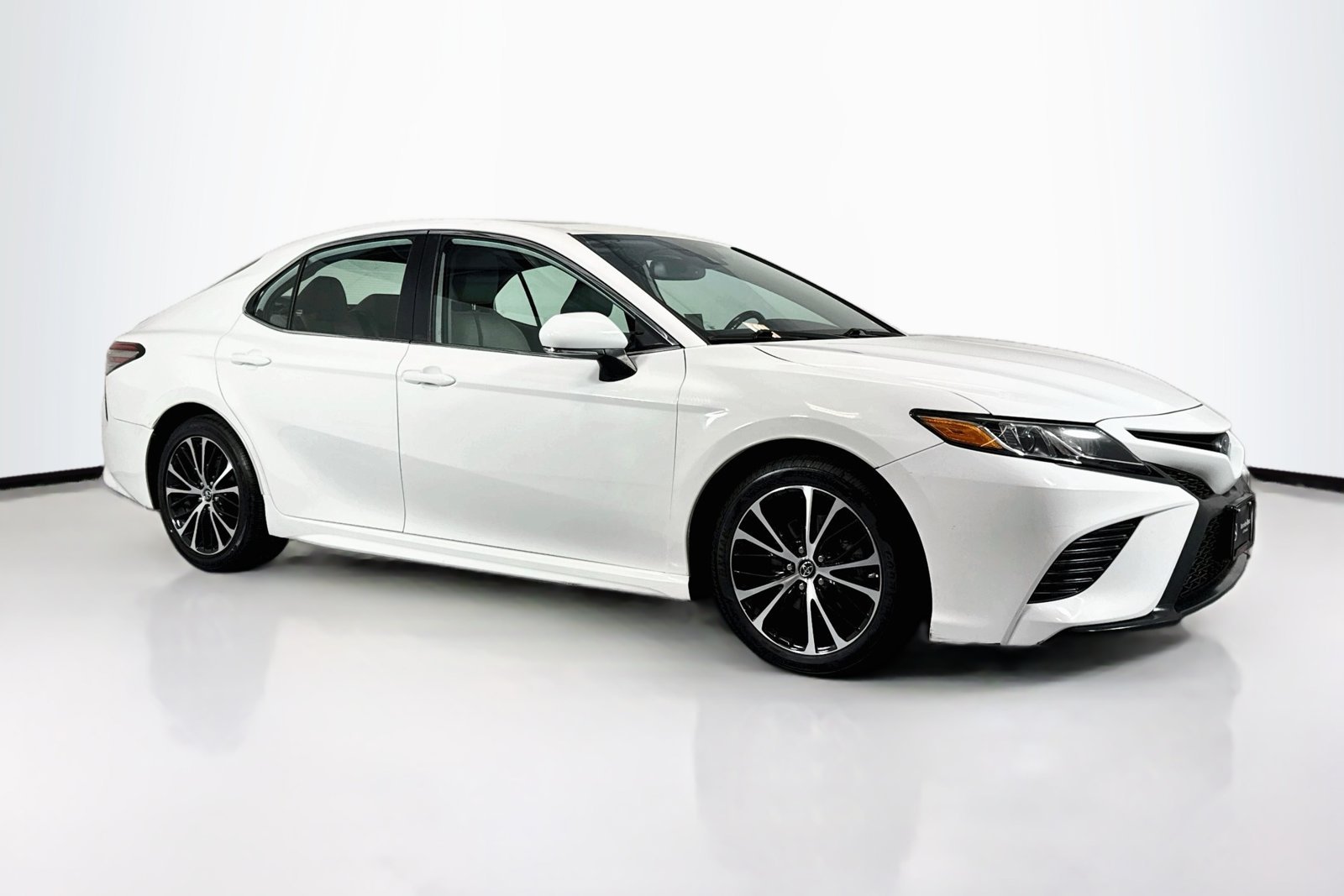 Used 2019 White Toyota Hybrid SE image 3