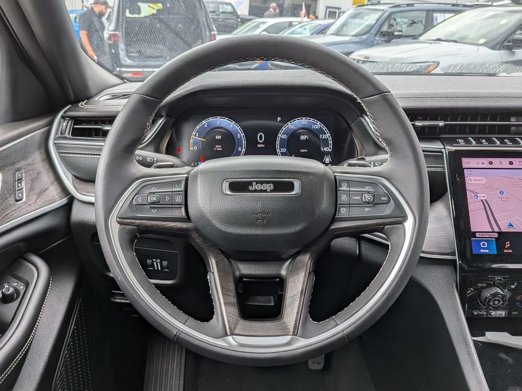 Used 2025 Silver Jeep Limited image 15