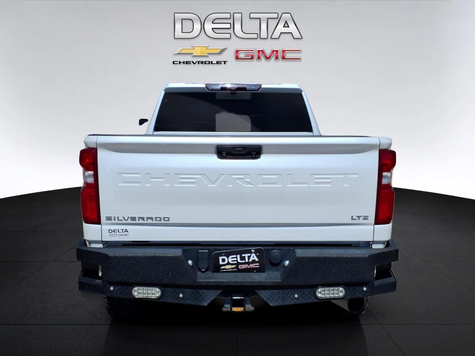 Used 2022 IRIDESCENT PEARL TRICOAT Chevrolet LTZ image 4