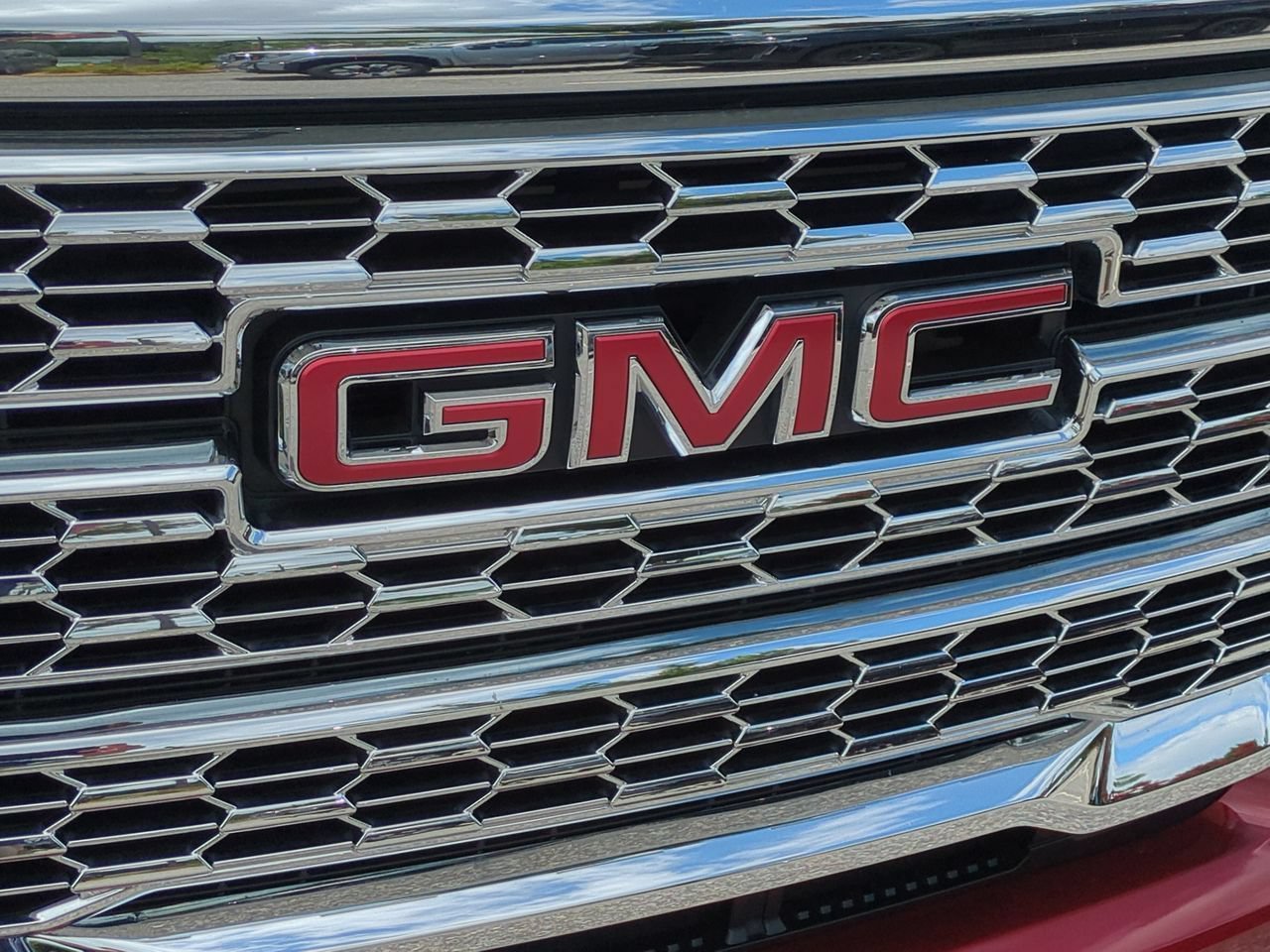 Used 2021 CAYENNE RED TINTCOAT GMC 2WD Denali image 31