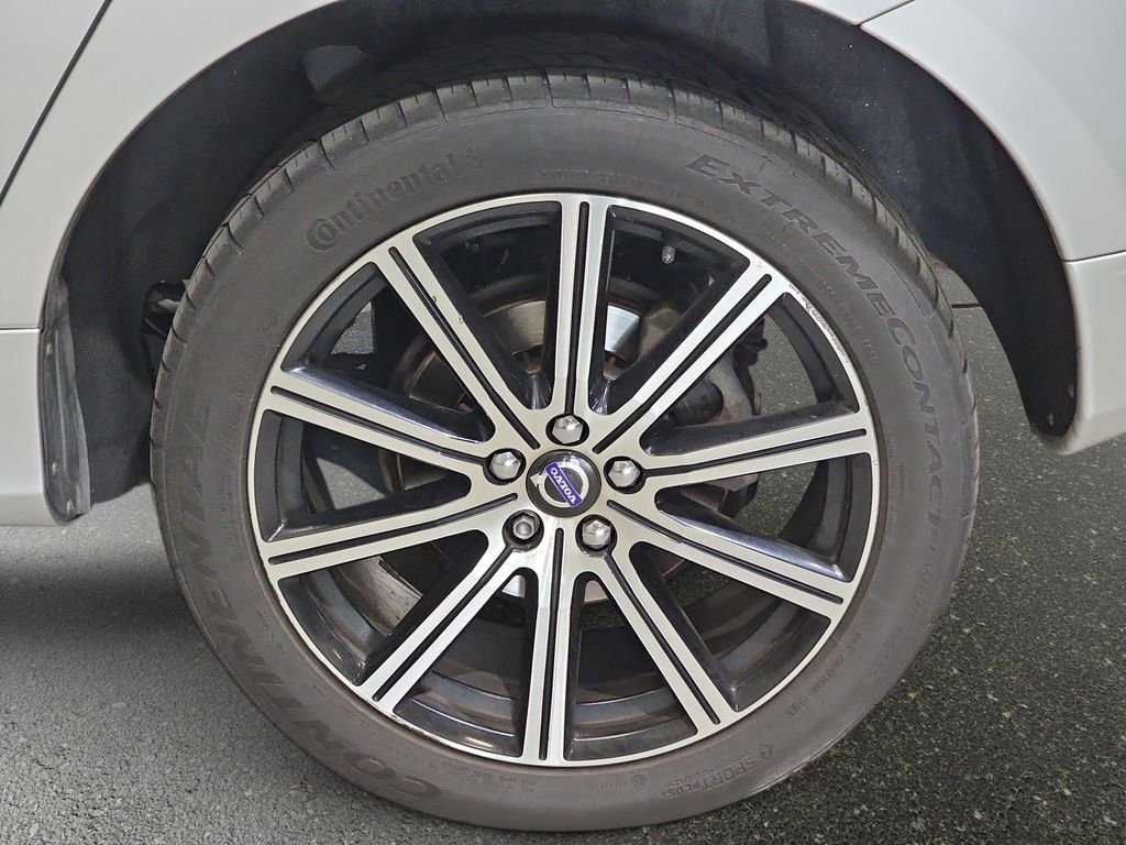 Used 2015 Silver Volvo T6 image 34