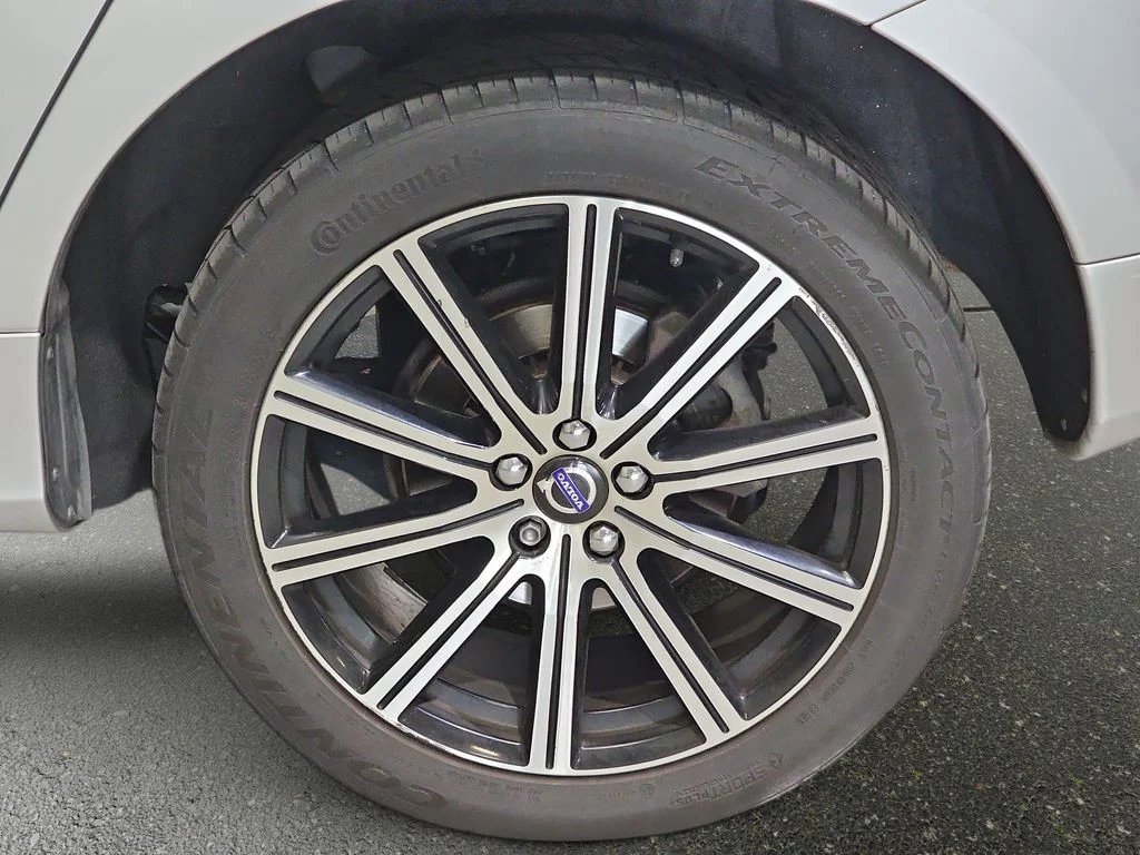 Used 2015 Silver Volvo T6 image 34