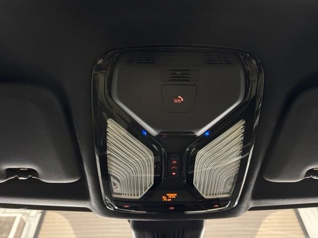 Used 2022 Black BMW sDrive40i image 25