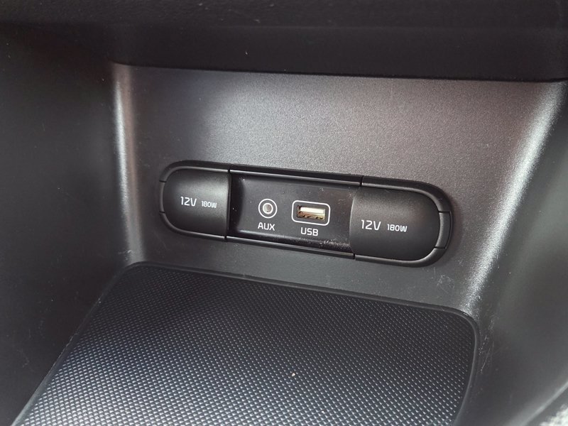 Used 2018 Red Kia LX image 34