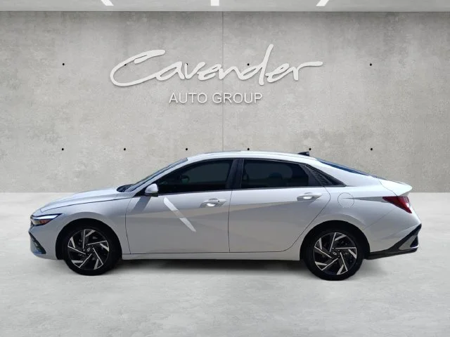 Used 2024 White Hyundai SEL image 14