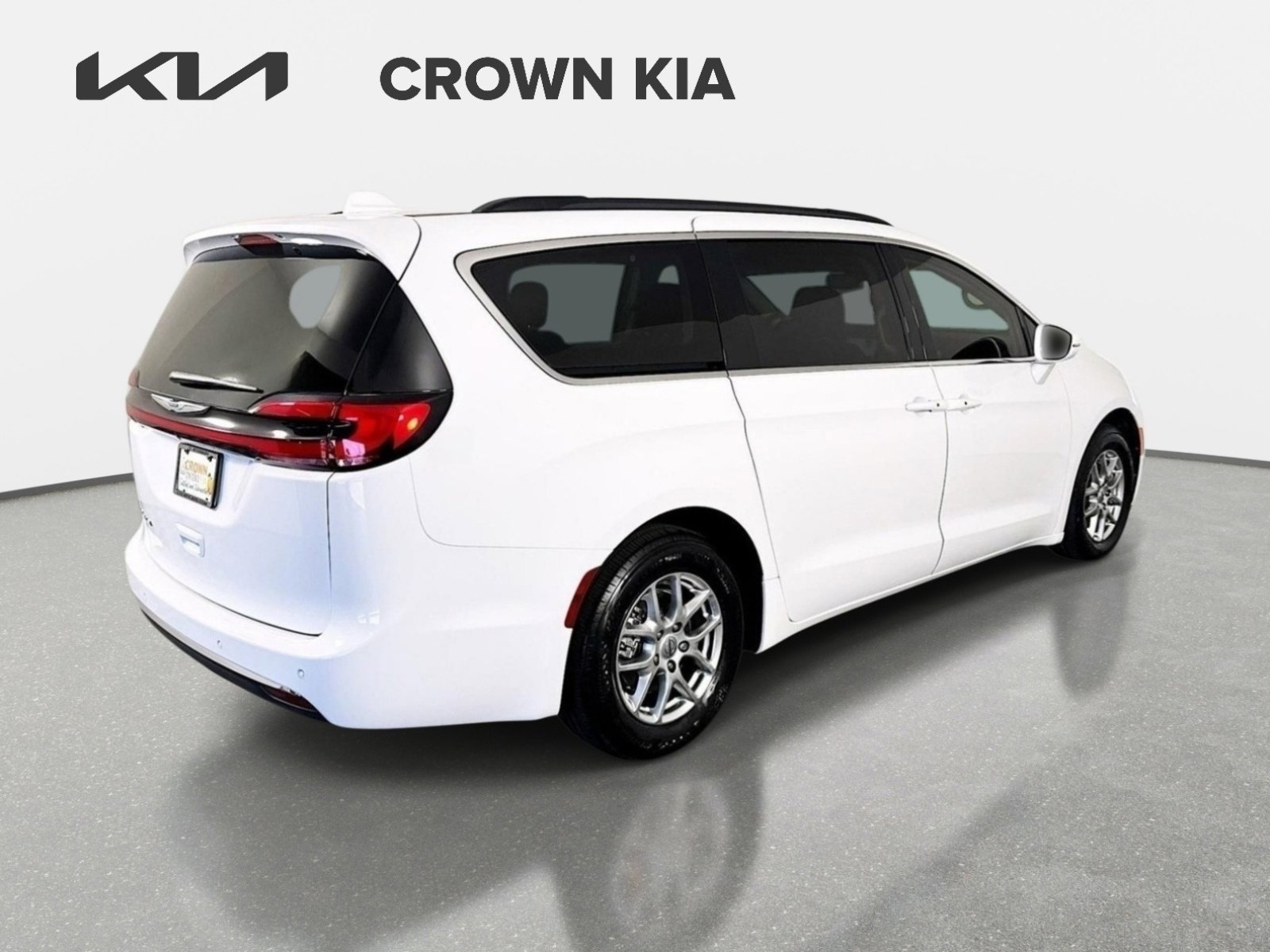 Used 2021 Bright White Clearcoat Chrysler Touring image 5