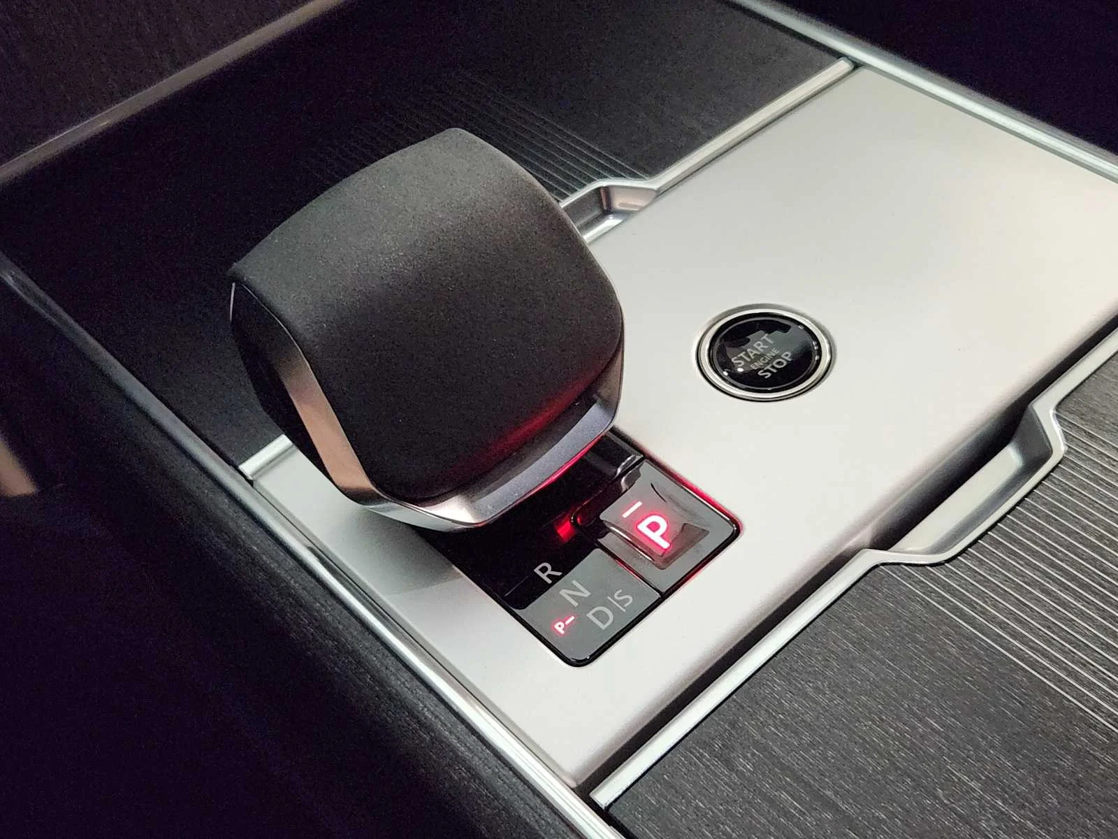 Used 2025 Fuji White Land Rover Autobiography - P530 SWB image 27