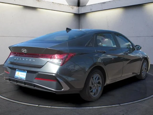Used 2024 Gray Hyundai SEL image 5