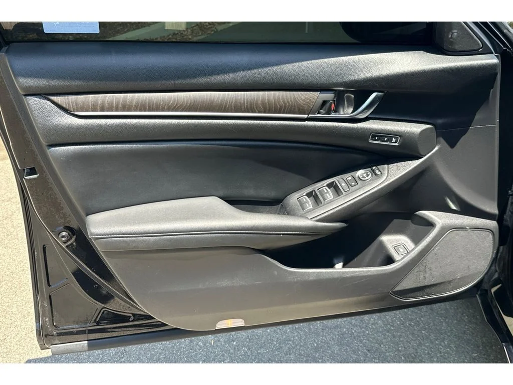 Used 2022 Crystal Black Pearl Honda EX-L image 11