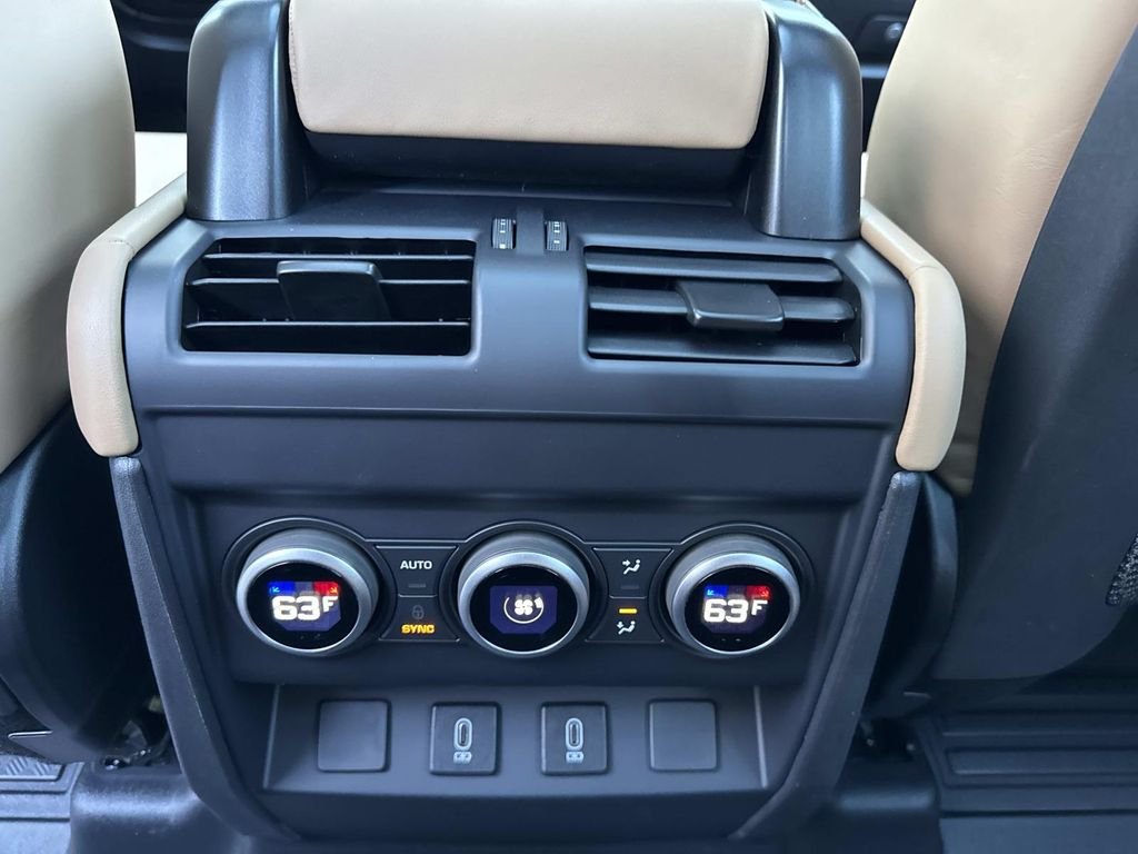 New 2026 Santorini Black Land Rover X-Dynamic SE image 16