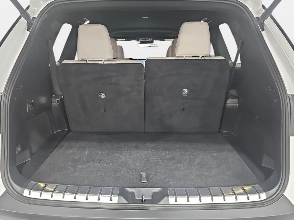 Certified Used 2024 Off-white Lexus 550h+ Luxury image 10