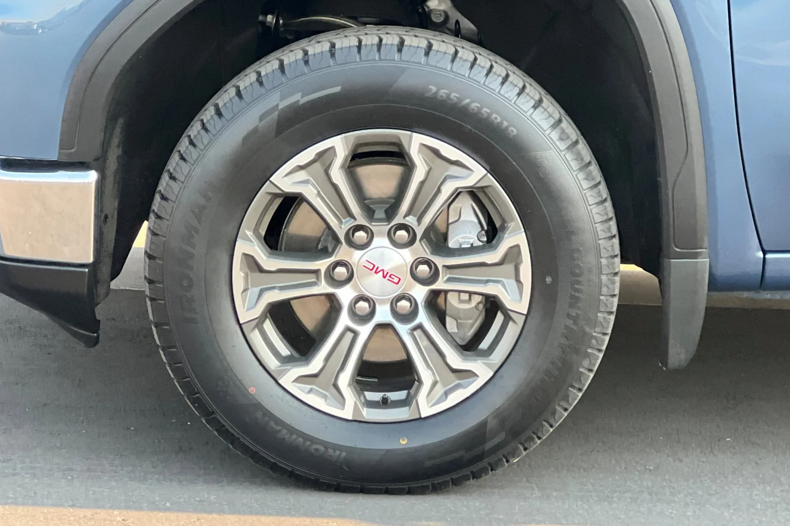 Used 2024 Downpour Metallic GMC SLT image 31