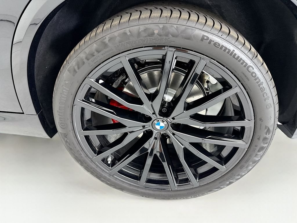 New 2026 Black Sapphire Metallic BMW sDrive40i image 30
