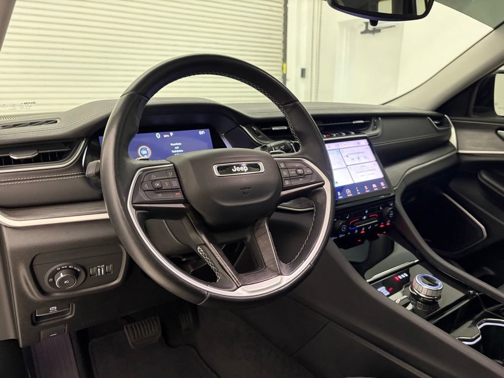 Used 2021 White Jeep Limited 4x4 image 3