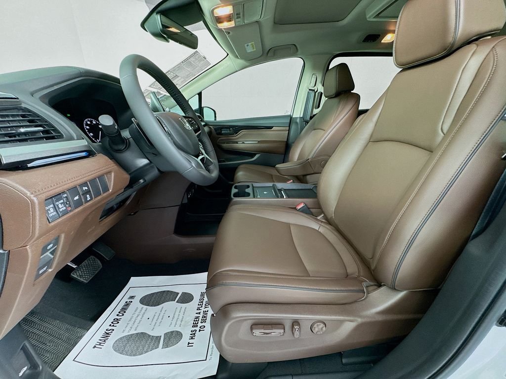 New 2026 Platinum White Pearl Honda Touring image 30