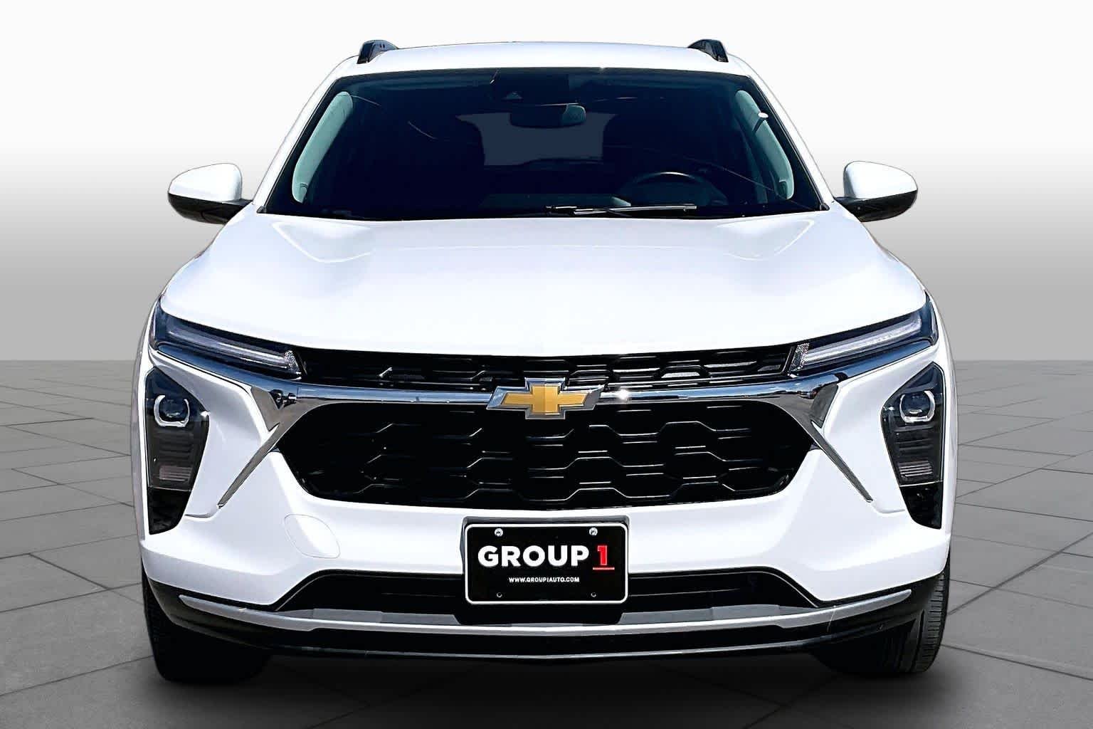 Used 2024 Summit White Chevrolet LT image 4