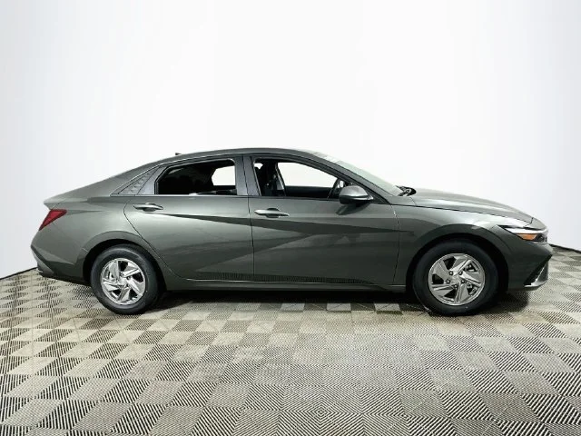 New 2026 Hyundai ELANTRA SE
