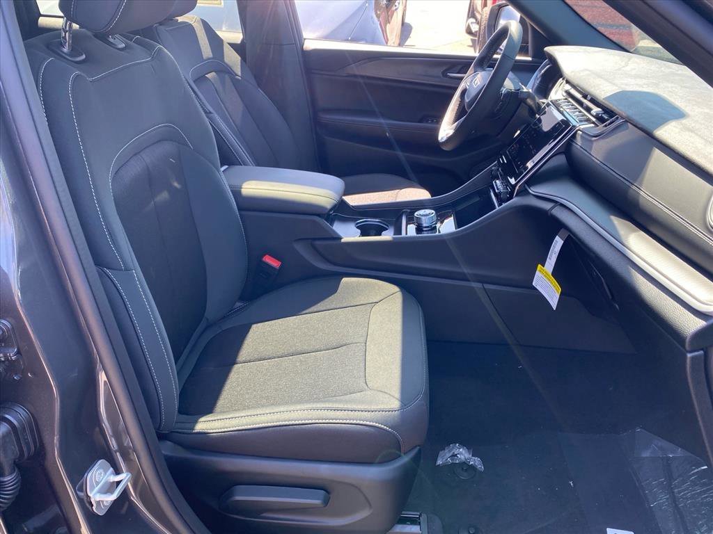 New 2026 Baltic Gray Metallic Clear-Coat Exterior Paint Jeep Laredo X image 17