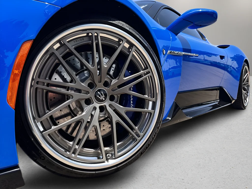 Used 2022 Blue Maserati Base image 32