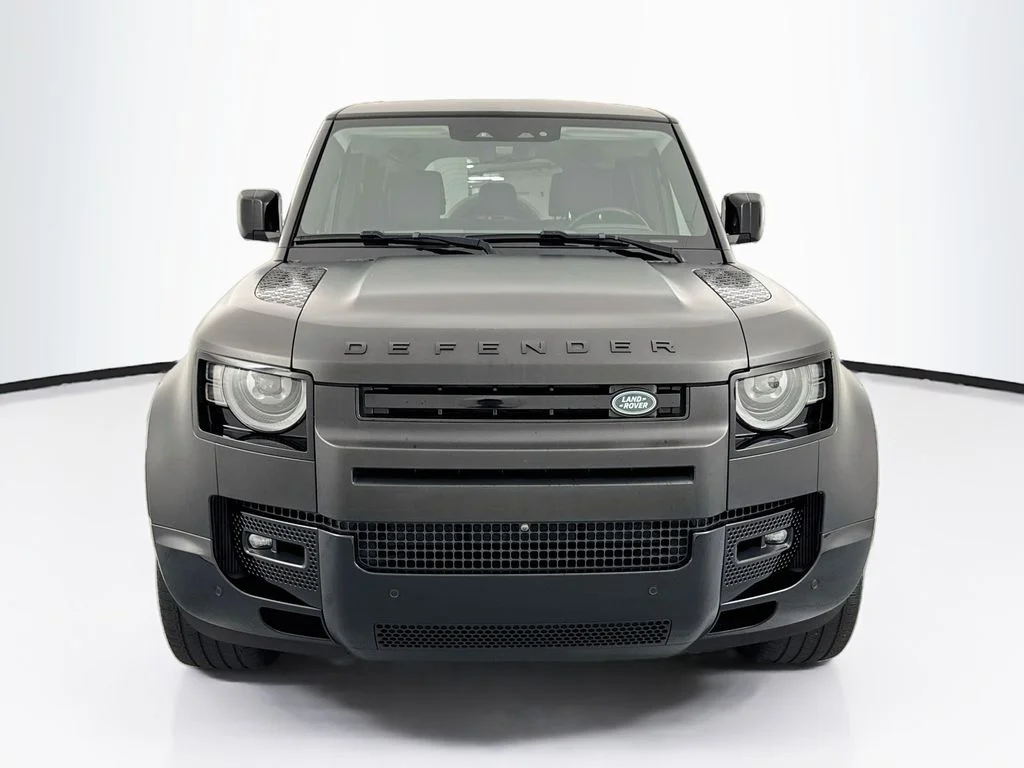Used 2024 Black Land Rover X-Dynamic SE image 2