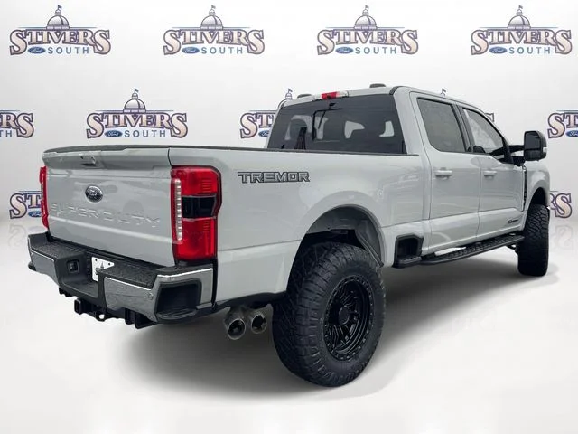 New 2026 Avalanche Ford Lariat image 3
