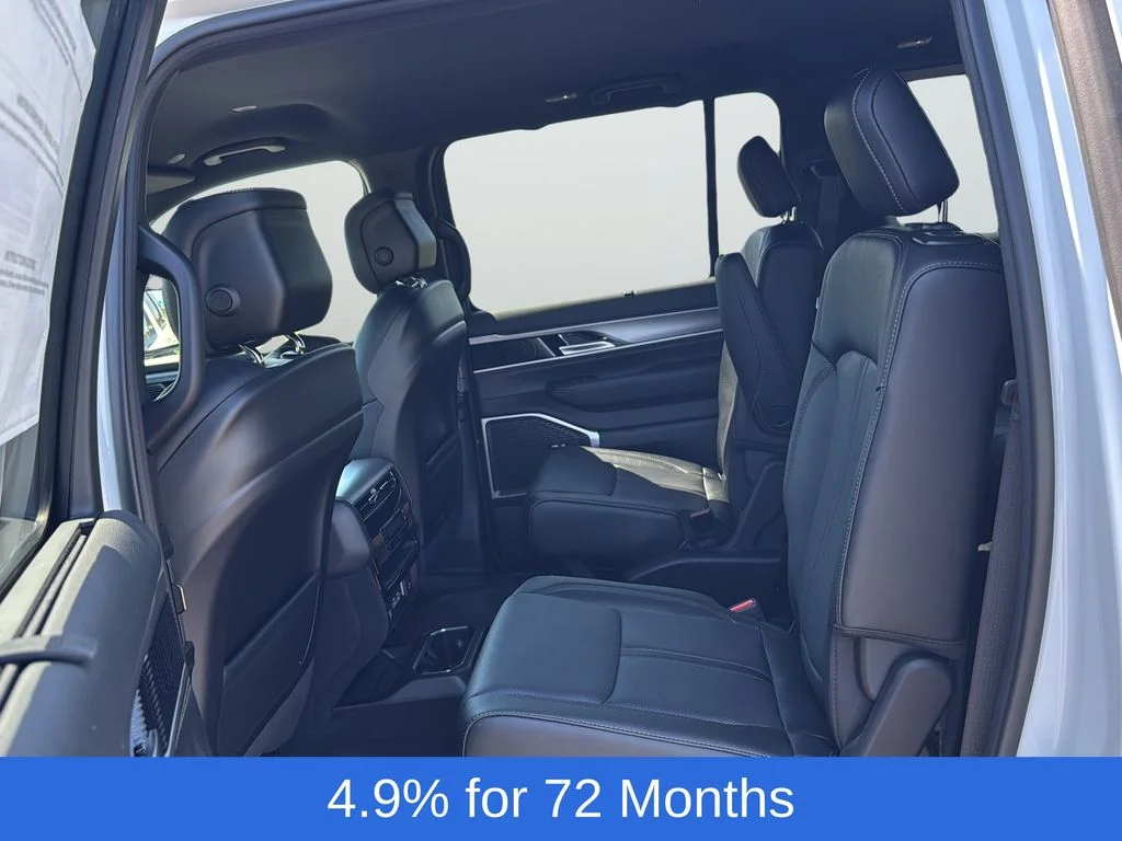 New 2026 Bright White Clear-Coat Exterior Paint Jeep Limited Altitude image 16