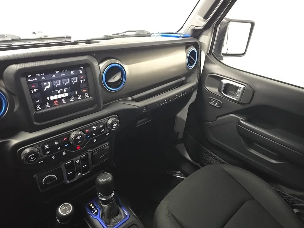 Used 2019 White Jeep Unlimited Sport S image 25