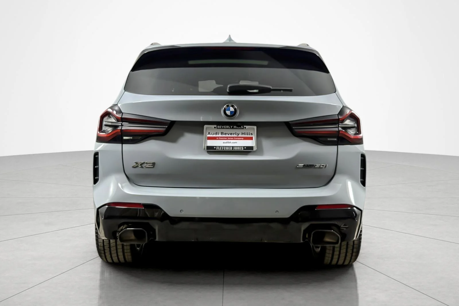 Used 2024 GRAY BMW sDrive30i Sports Activity Vehicle image 4