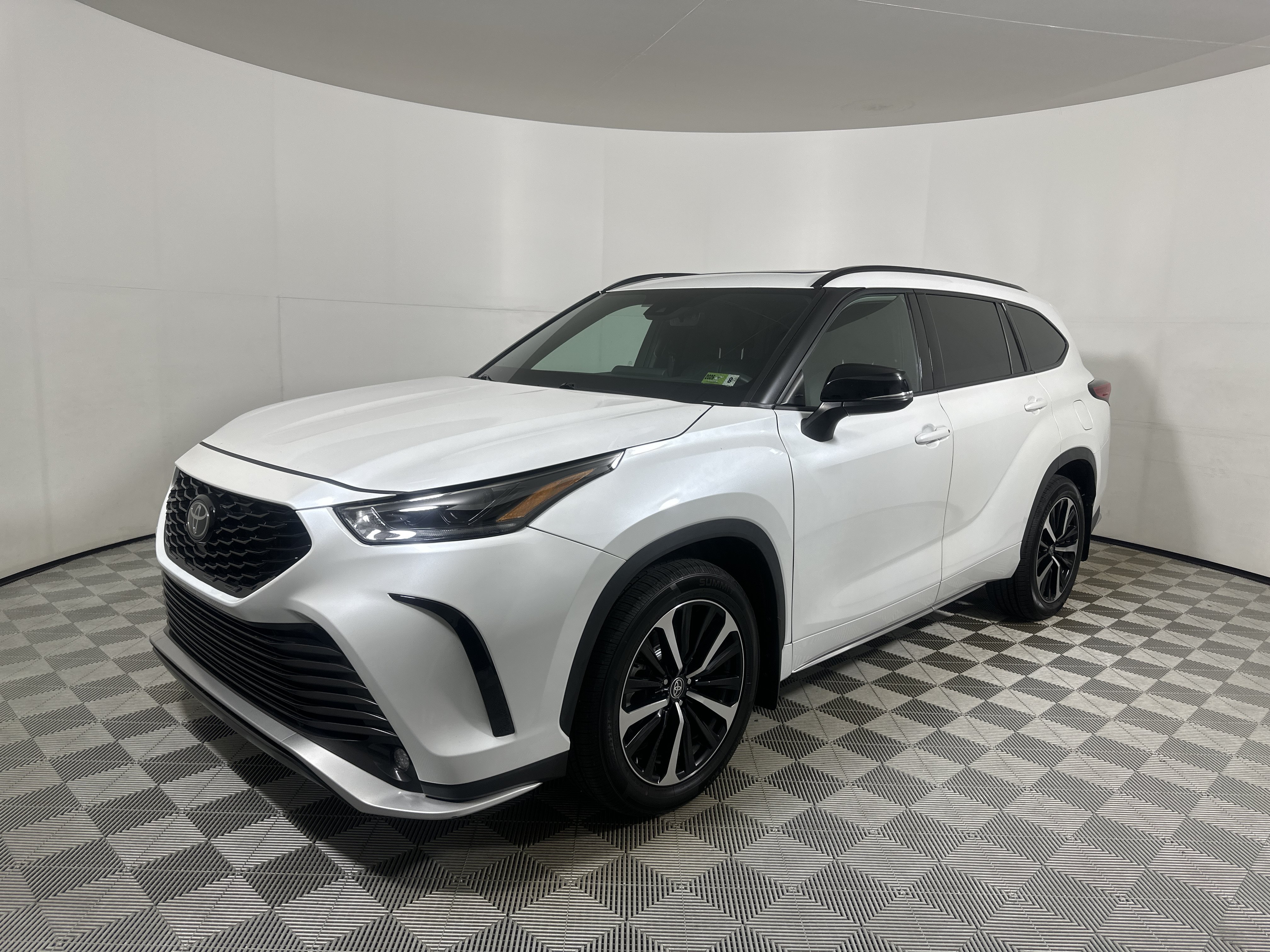 Used 2022 White Toyota XSE image 3