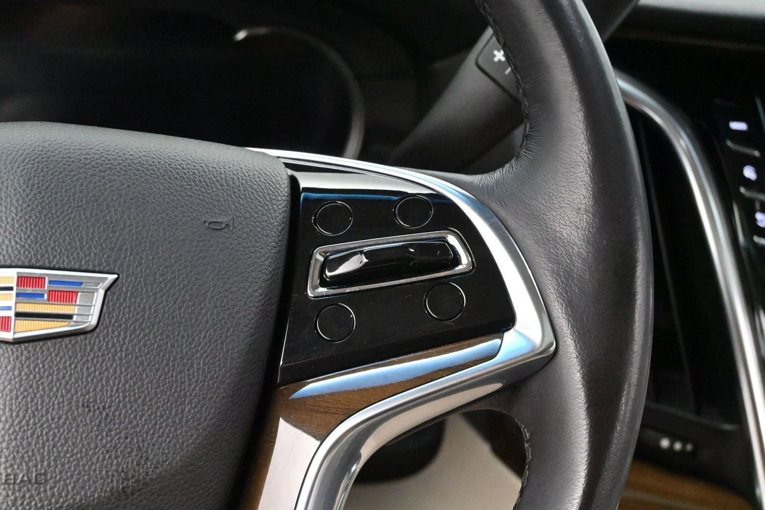 Used 2019 DARK ADRIATIC BLUE METALLIC Cadillac Premium Luxury image 17