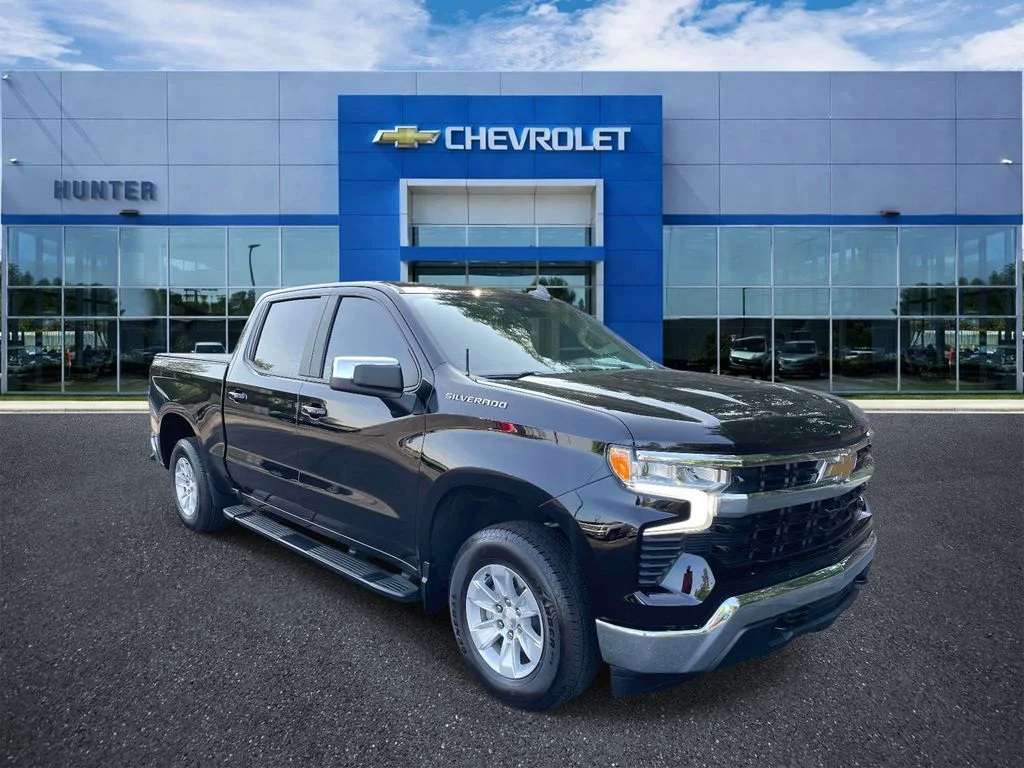 Used 2023 BLACK Chevrolet LT image 1