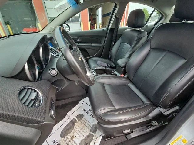 Used 2011 Silver Chevrolet 2LT image 22