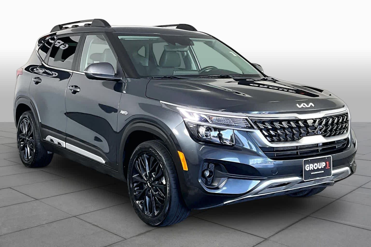Used 2022 Gravity Gray Kia Nightfall image 2
