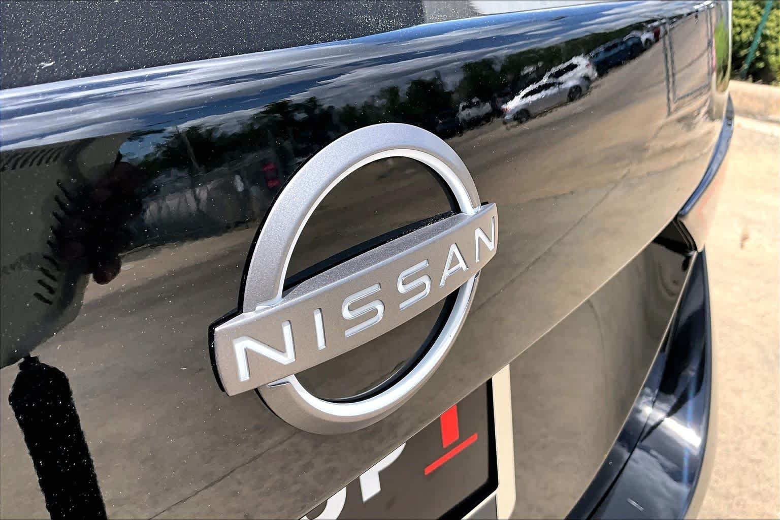Used 2025 Super Black Nissan SV image 10