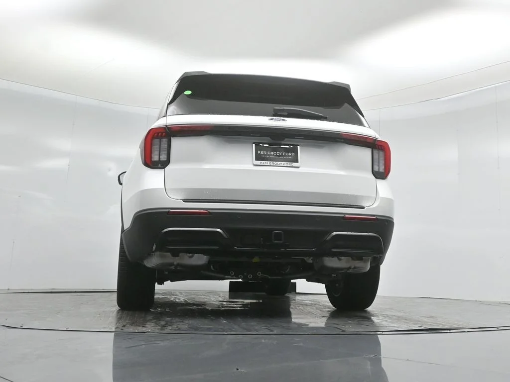 New 2026 Star White Metallic Tri-Coat Ford ST-Line image 49