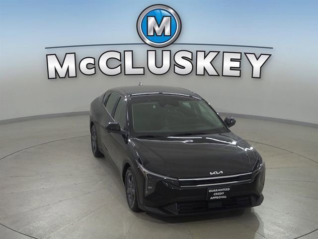 Used 2025 Black Kia LXS image 8