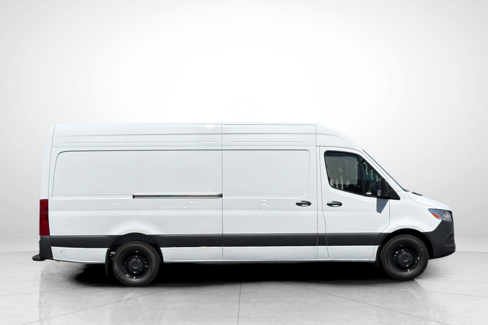 New 2026 Arctic White Mercedes-Benz Cargo 170 WB image 27