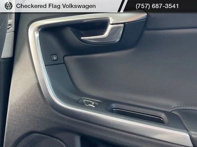 Used 2017 Bright Silver Metallic Volvo T5 image 27