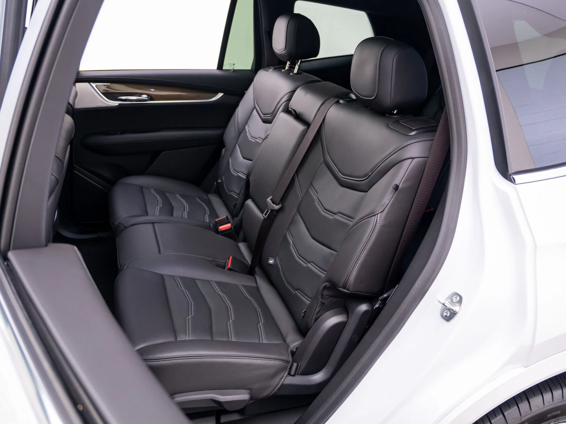 Used 2025 White Cadillac Premium Luxury image 19