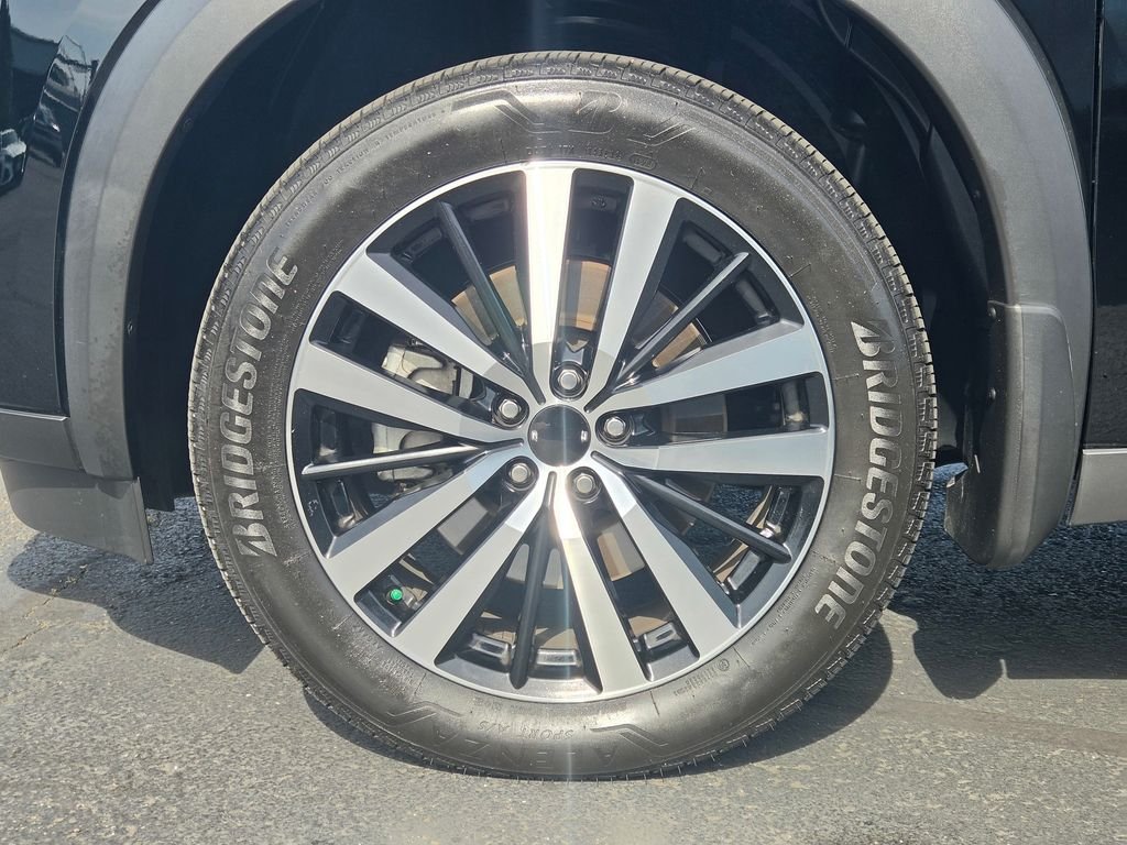 Used 2025 Black Nissan Platinum image 11