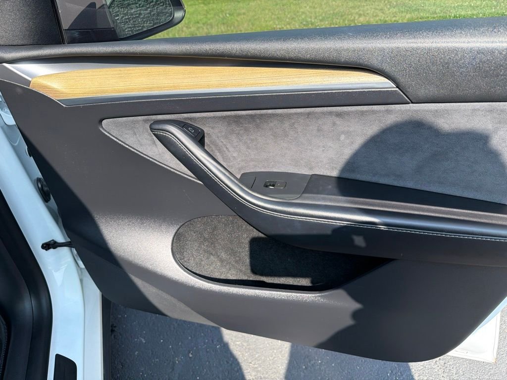 Used 2023 White Tesla Long Range image 17