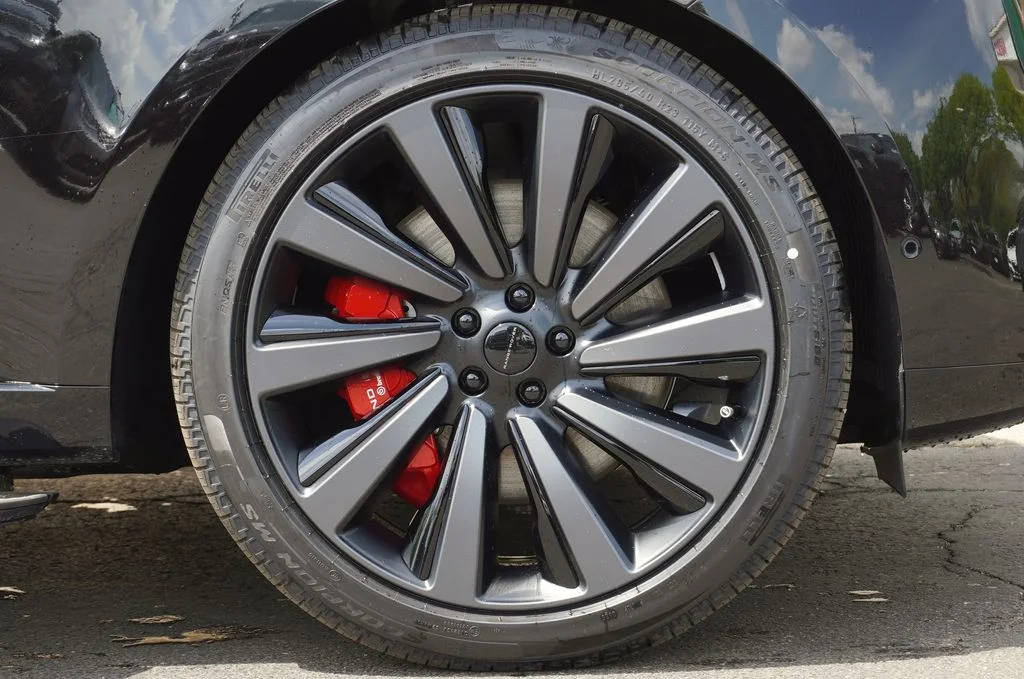New 2026 Obsidian Black in Gloss Finish Land Rover SV image 9