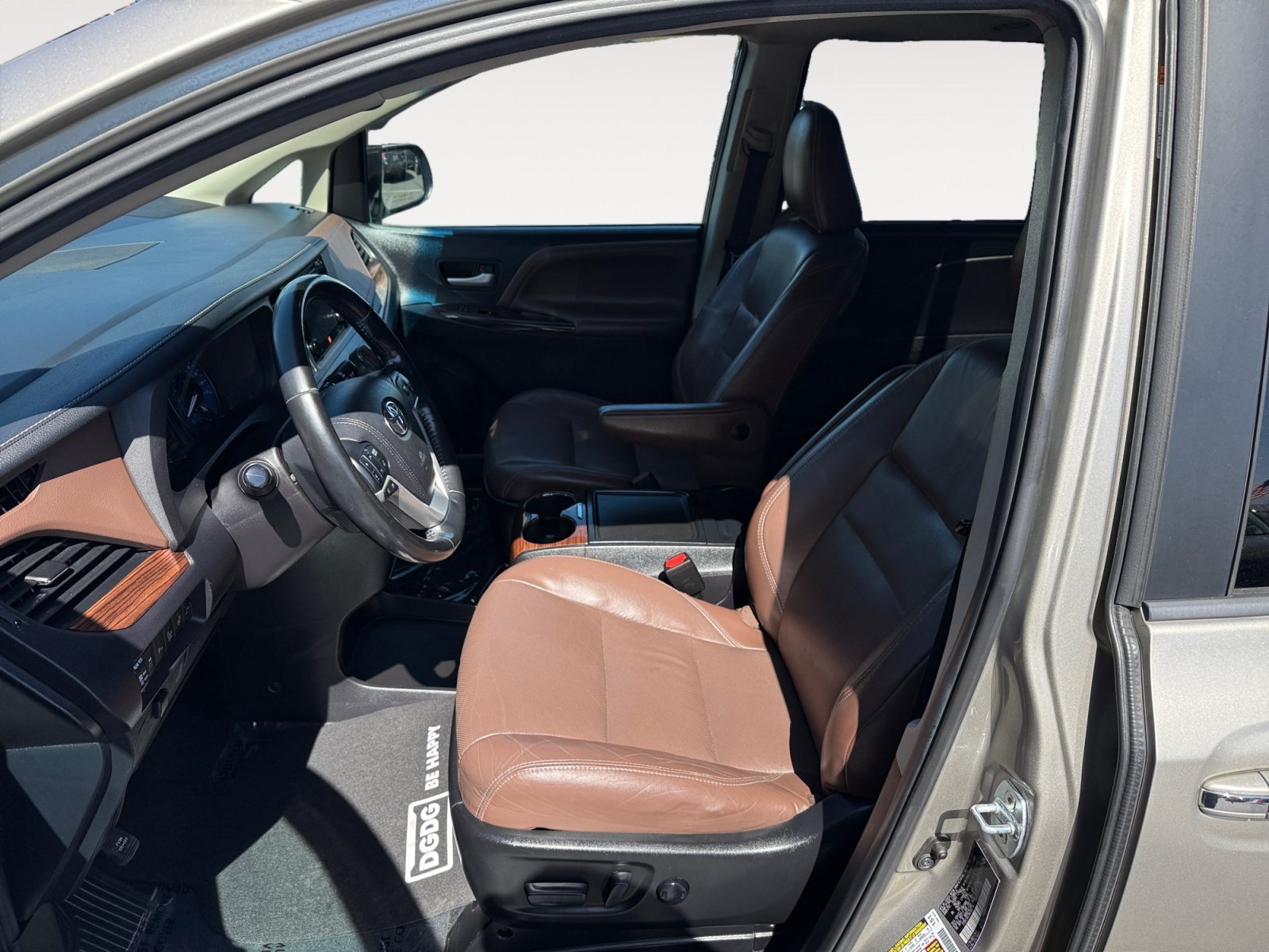 Used 2017 Creme Brulee Toyota Limited Premium image 10