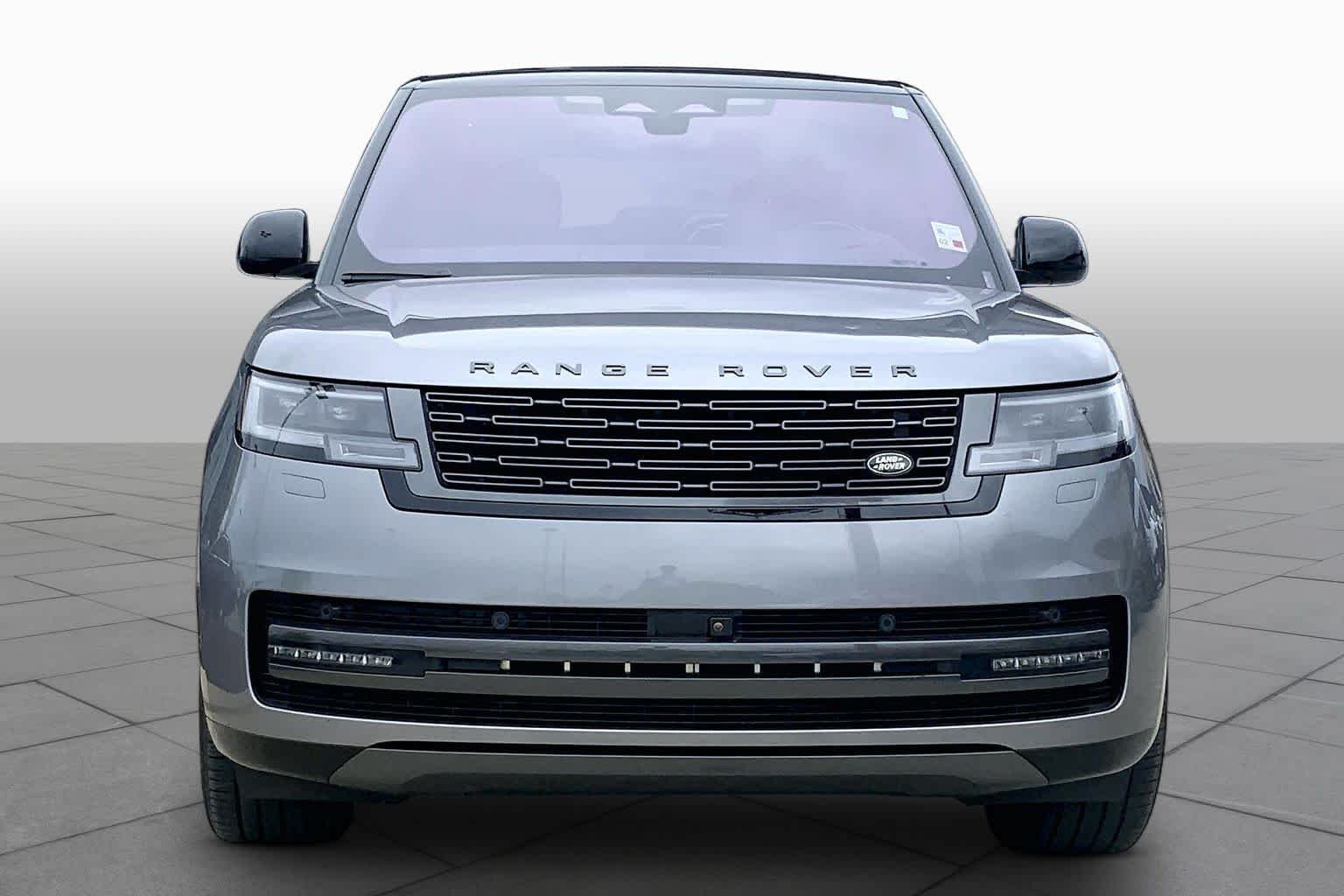 Used 2023 Eiger Grey Metallic Land Rover SE image 4