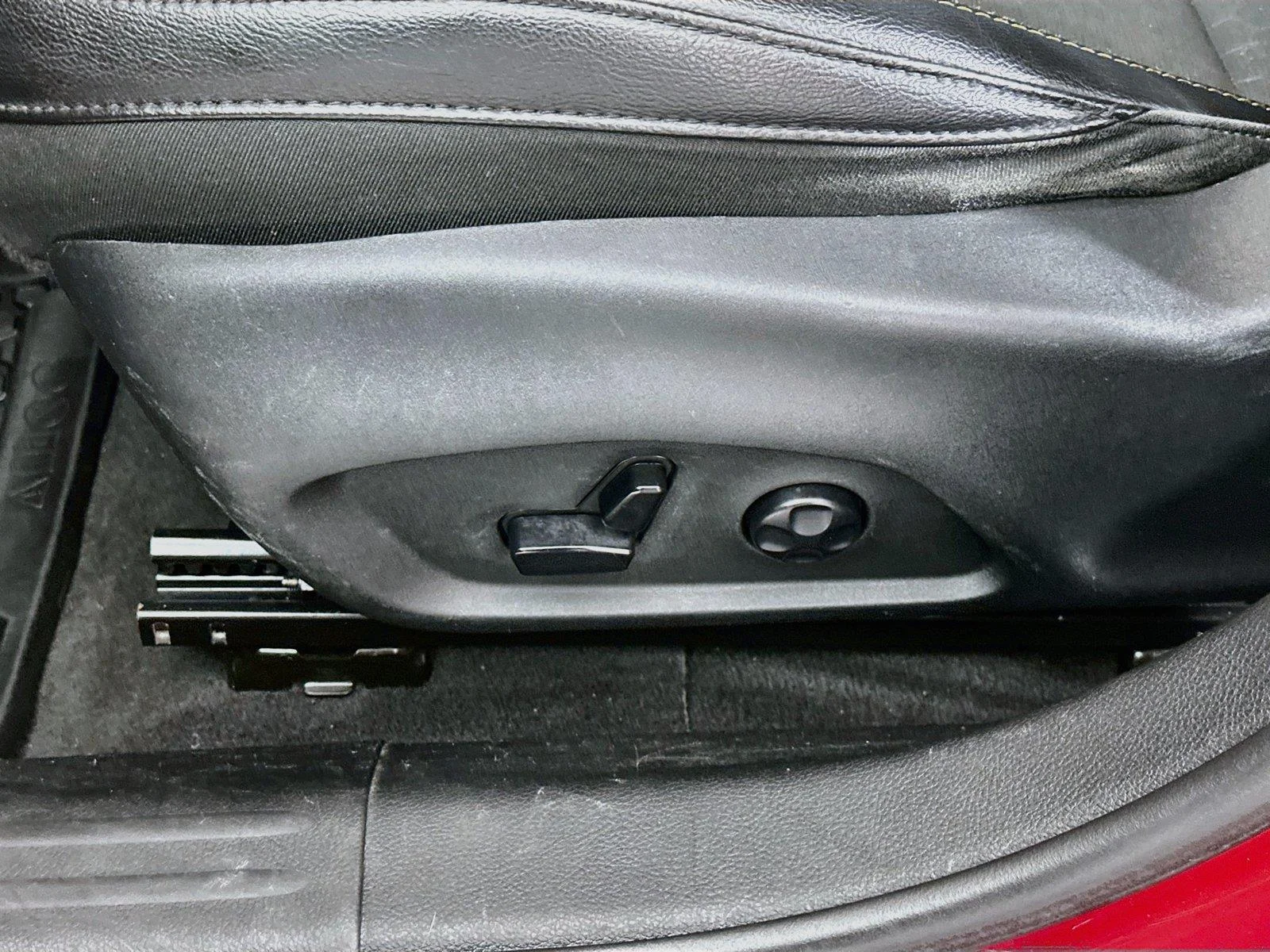 Used 2019 Redline Pearlcoat Jeep Latitude image 22