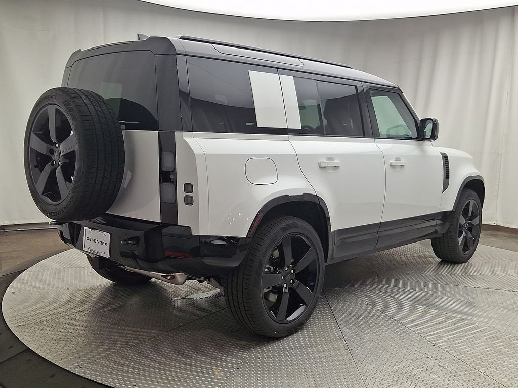 New 2026 Fuji White Land Rover X-Dynamic SE image 3