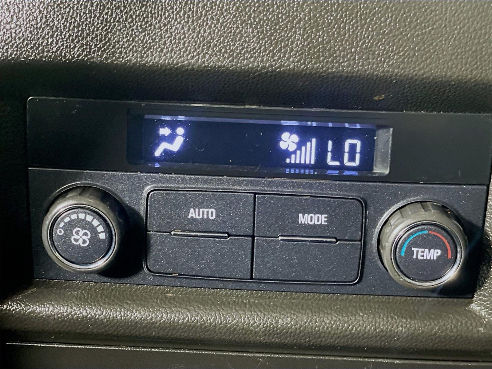Used 2019 Graphite Metallic Chevrolet LT Cloth image 27