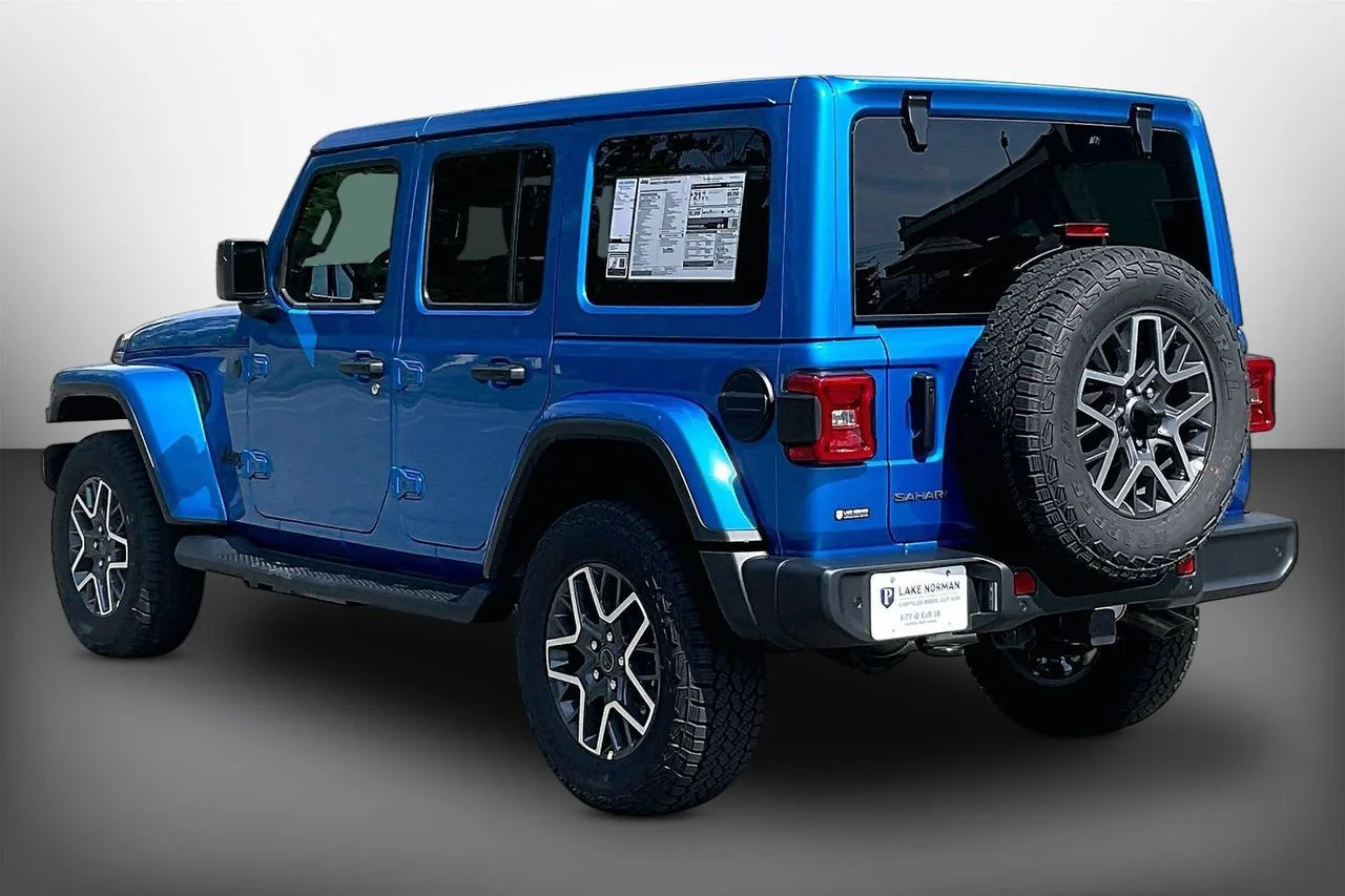 New 2026 Hydro Blue Pearl-Coat Exterior Paint Jeep Sahara image 6