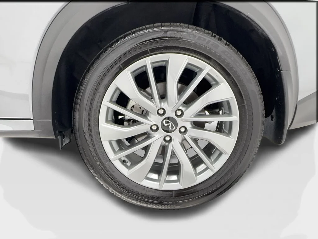 Used 2025 Gray INFINITI LUXE image 12